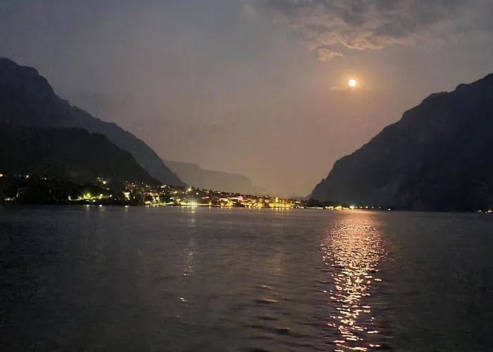 Namaste 曼代洛-德尔拉里奥